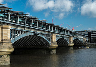 Pont Ferroviaire Blackfriars, Londres
